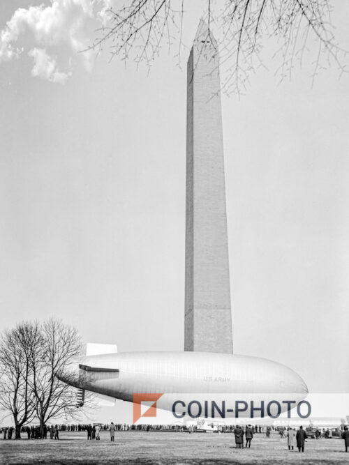 Photo d'un dirigeable devant le Washington Monument - 1932