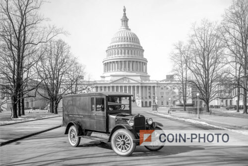 Photo d'une voiture devant le Capitole des États-Unis - 1925