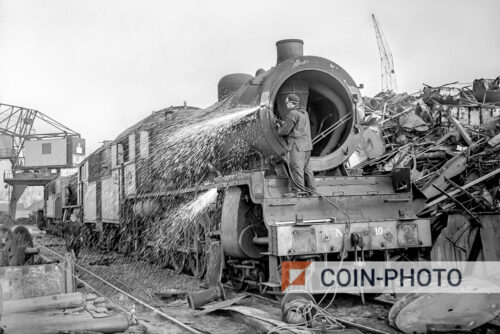Photo d'un démantèlement d'une locomotive - 1956