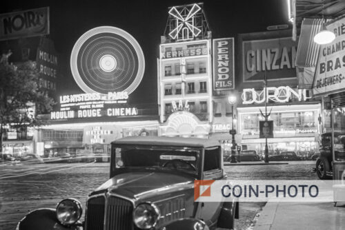 Photo du Moulin Rouge de nuit - 1936