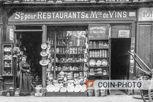 Photo d'un magasin de fourniture pour hôtels, table d'hôte et restaurants à Paris en 1911