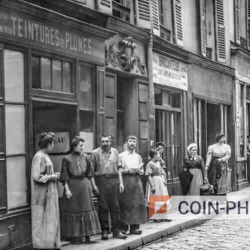Photo d'un magasin de teinture de plumes à Paris dans les années 1910