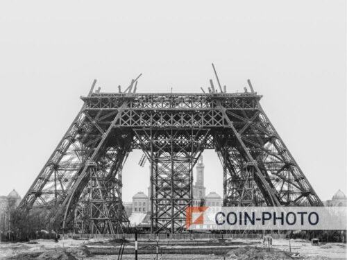 Photo de la construction de la Tour Eiffel à Paris en 1888