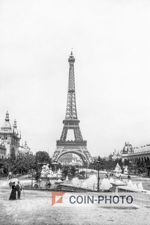 Photo de la Tour Eiffel lors de l'Exposition universelle de Paris en 1900