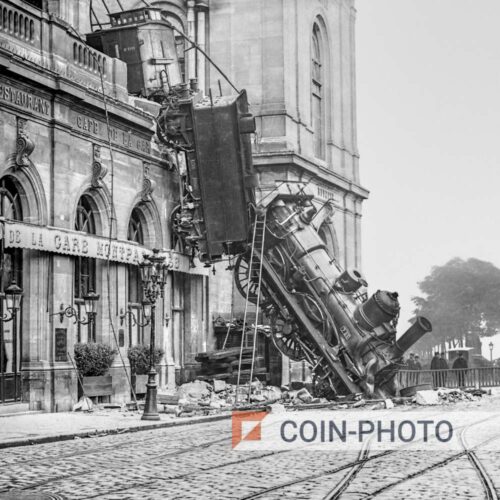 Photo du célèbre accident de la gare Montparnasse à Paris en 1895