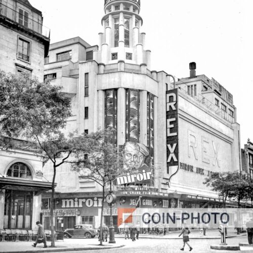 Photo du cinéma "Le Grand Rex" à Paris en 1947