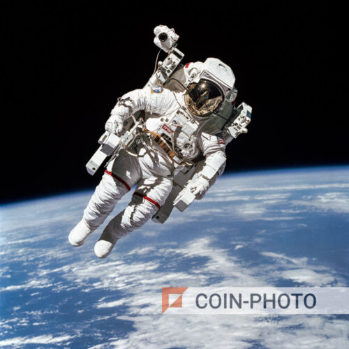 Photo de Bruce McCandless lors de la première sortie spatiale sans attache en 1984