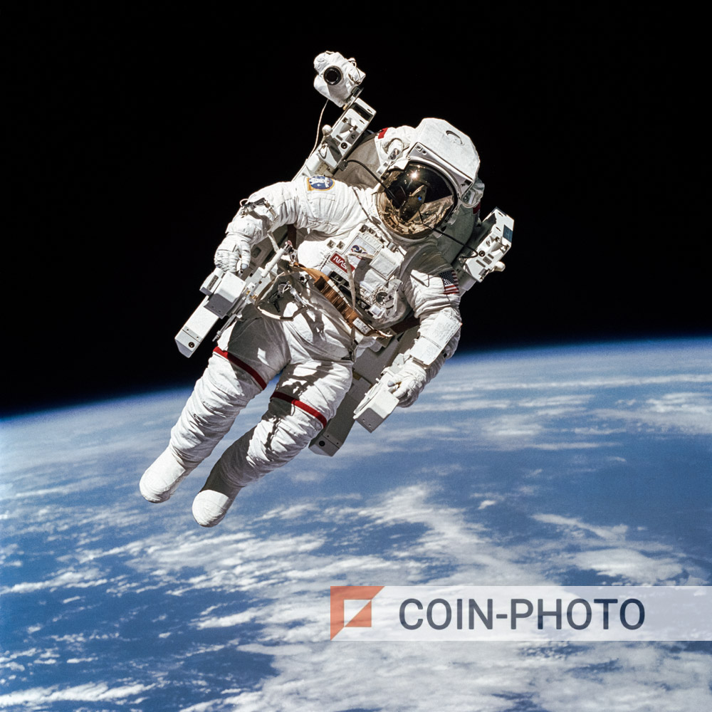 Photo de Bruce McCandless lors de la première sortie spatiale sans attache en 1984