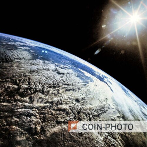 Photo de la Terre illuminée par le Soleil vue depuis l’espace