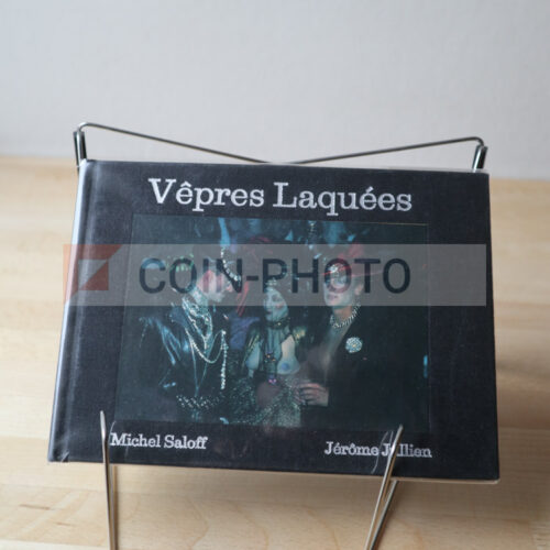 Couverture noire du livre Vêpres Laquées de Michel Saloff et Jérôme Jullien sur les nuits du Palace