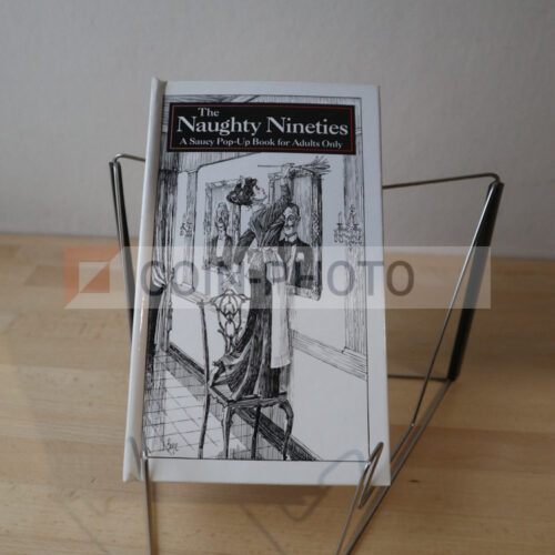 Page ouverte du livre pop-up The Naughty Nineties montrant une scène de cabaret en 3D style 1900